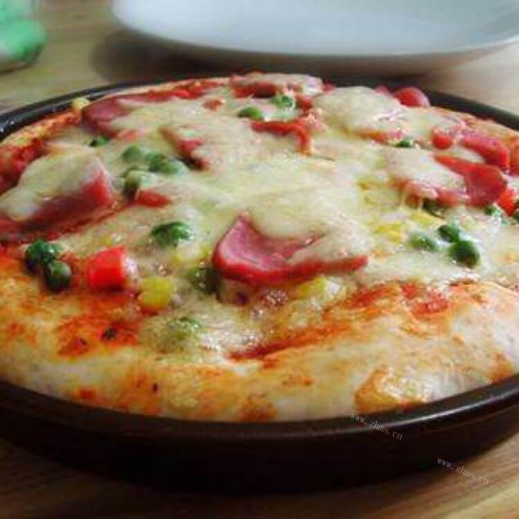 家常青豆玉米粒火腿肠披萨