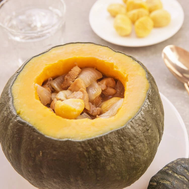 可口的鸡腿炖吊瓜