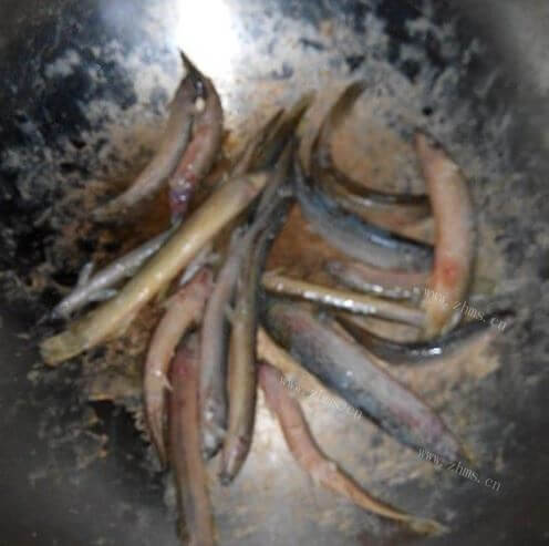 顺口的泥鳅汤做法图解1)