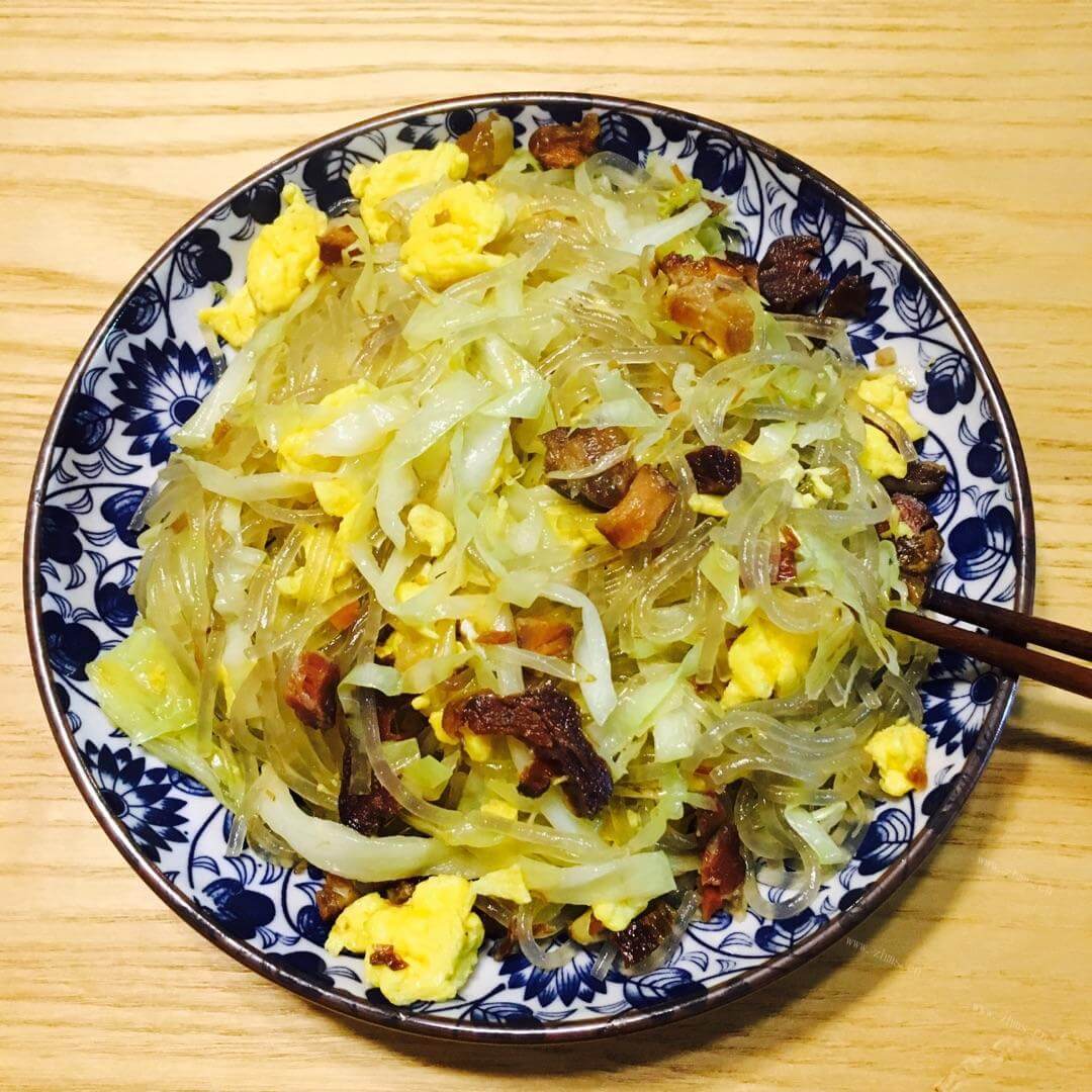 美味的包菜炒红薯叶