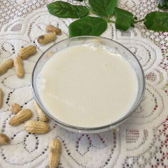 清香扑鼻鲜莲子豆浆