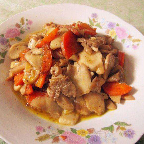 营养胡萝卜杏鲍菇烧土鸡