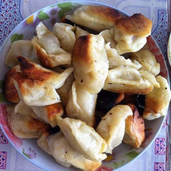 好吃的猪肉大葱水煎饺