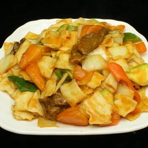 美味时蔬炒面片