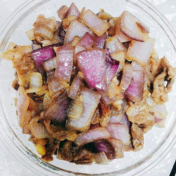 洋葱炒五花肉便当