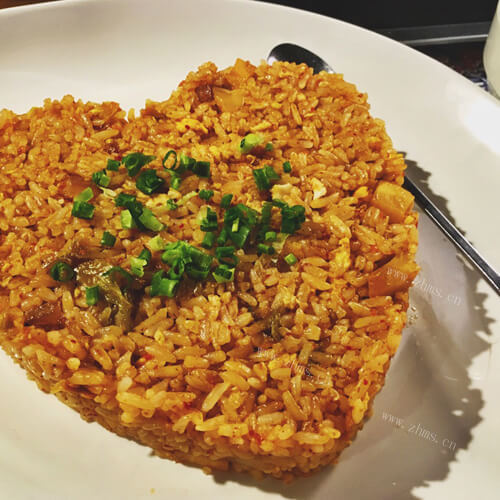 美味韩式辣白菜炒饭