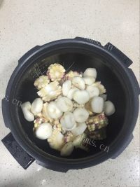 滋阴润燥时蔬马蹄汤做法图解2)