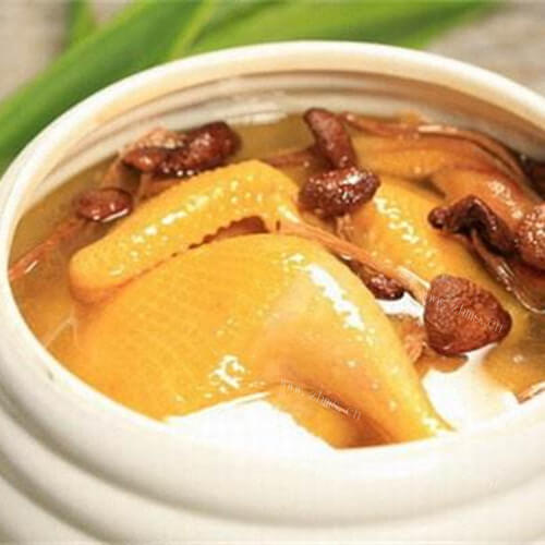 清凉滋补药材炖老鸭汤