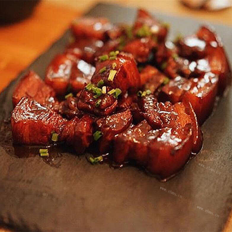 美味的红烧肉烩香干