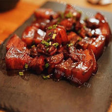 美味的红烧肉烩香干