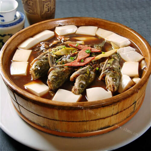 香喷喷的巴鱼炖豆腐