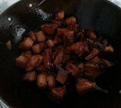 红烧肉炖土豆做法图解2)