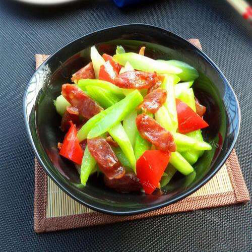 风味杂蔬炒腊肠