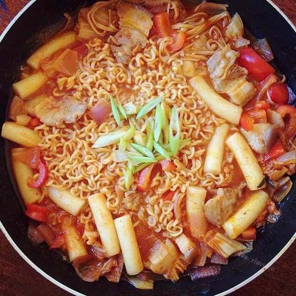 美味的韩式泡菜面