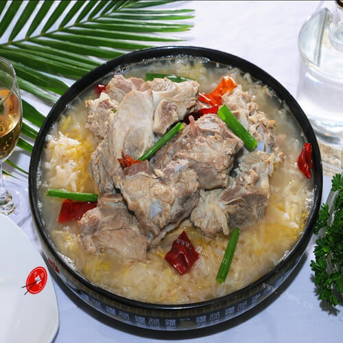 美味东北大骨头炖酸菜