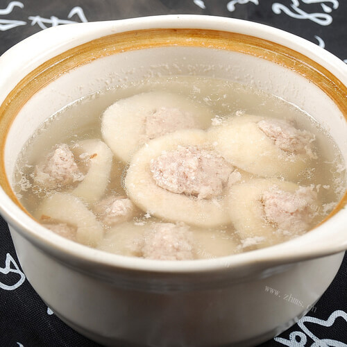 好美味的雪梨肉饼汤