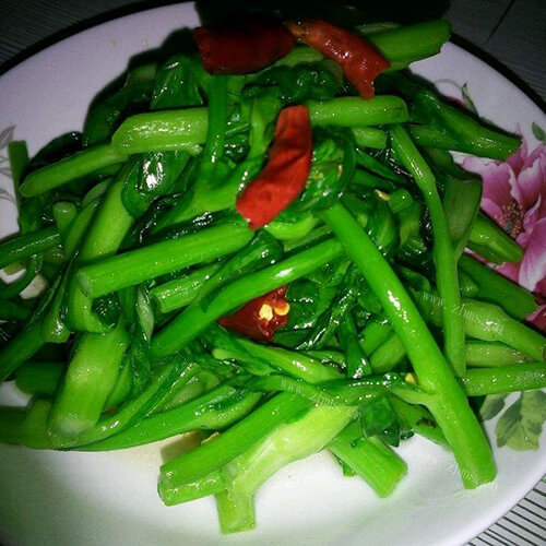 美味的炝炒红油菜头