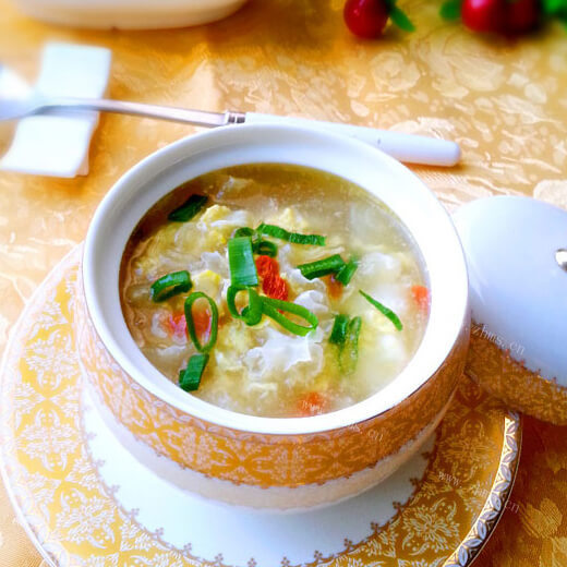鲜香鸡蛋肉丝汤