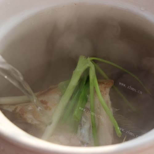 鱼头豆腐汤做法图解3)