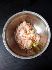 来自小人国的香菇鸡肉汉堡做法图解2)