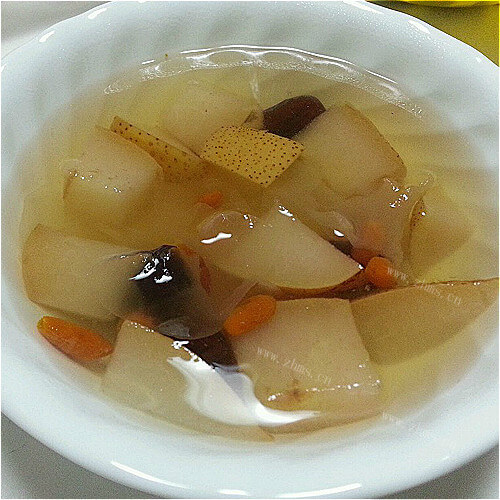 美味的银耳雪梨汤