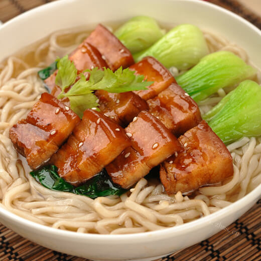 美味的板筋肉汤面