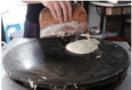 杂粮煎饼做法图解4)