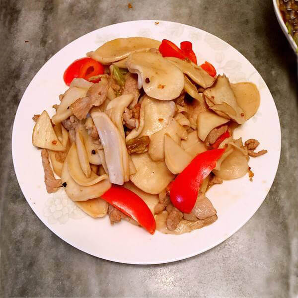 特色小炒杏鲍菇辣炒肉片