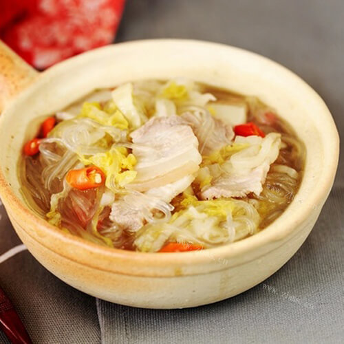 美味的猪肉对酸菜