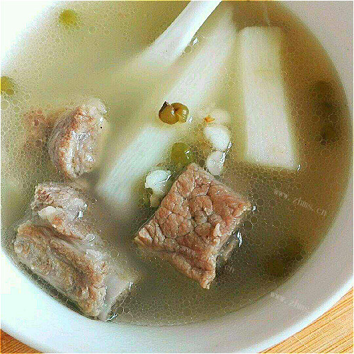 美味的山药薏米排骨汤