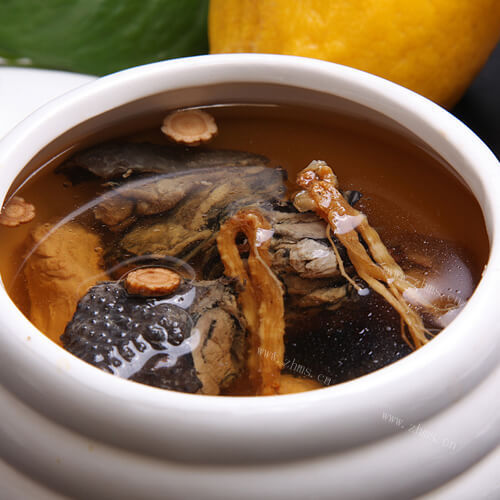 猴头菇银耳乌鸡汤