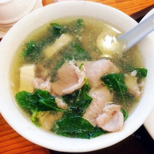 鲜美的肉片汤