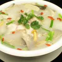 营养美味鱼皮生菜汤