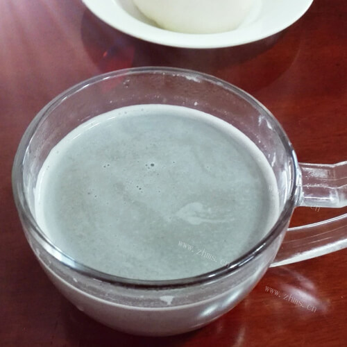 美容养颜芝麻黑豆浆