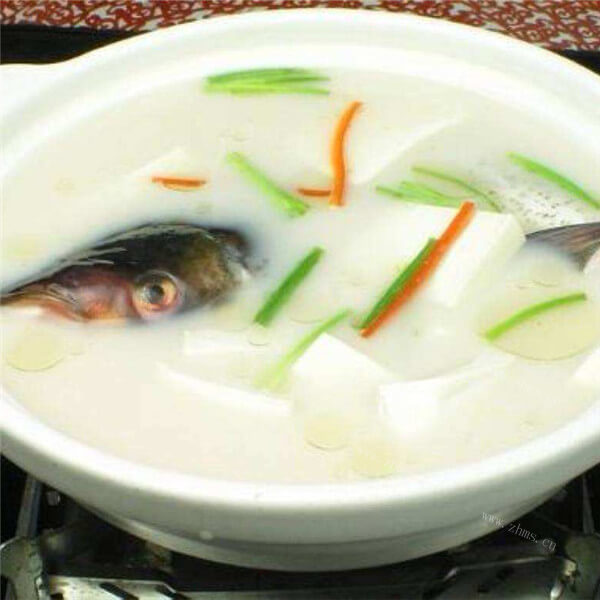 好喝的香菜豆腐鱼头汤