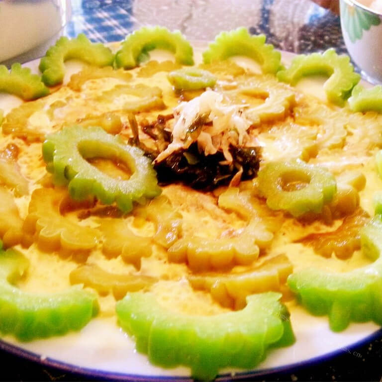 美味的虾皮苦瓜炒蛋