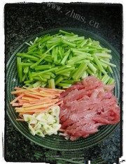 家常芹菜炒肉丝做法图解1)