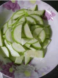 香喷喷的西葫芦鲜虾打卤面做法图解2)
