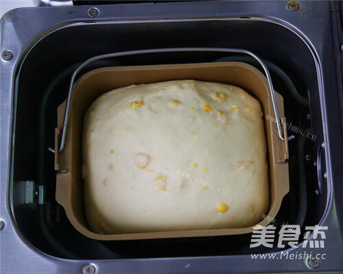 好吃的吞拿鱼肉松三明治做法图解4)