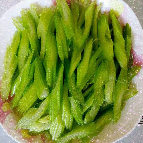 美味的白灼芹菜
