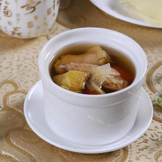养人的天麻炖鸽子