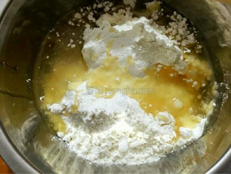 鲜美的蟹壳黄做法图解5)
