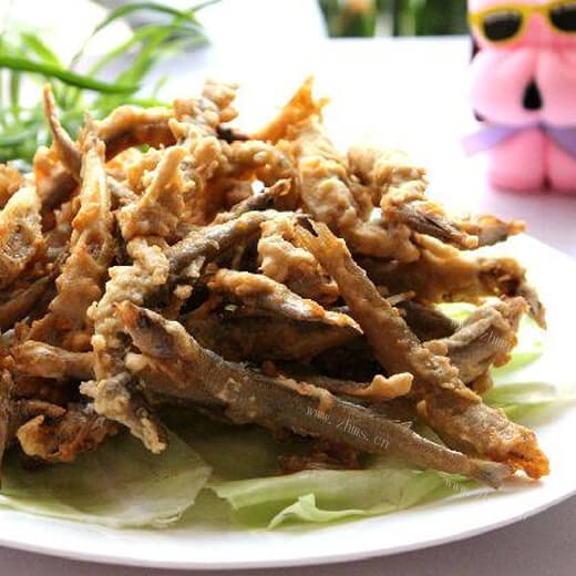 金灿灿的酥炸小海鱼