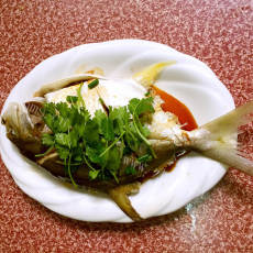 美味的传统粤菜之清蒸金鲳鱼