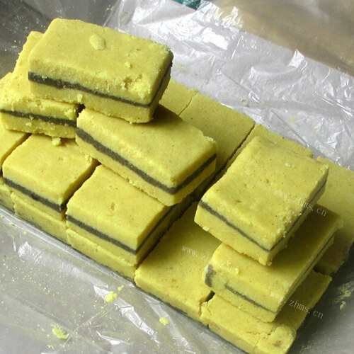 浓郁的黑芝麻绿豆糕