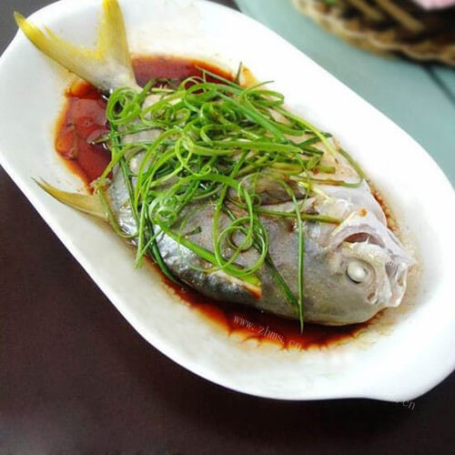 美味的传统粤菜之清蒸金鲳鱼