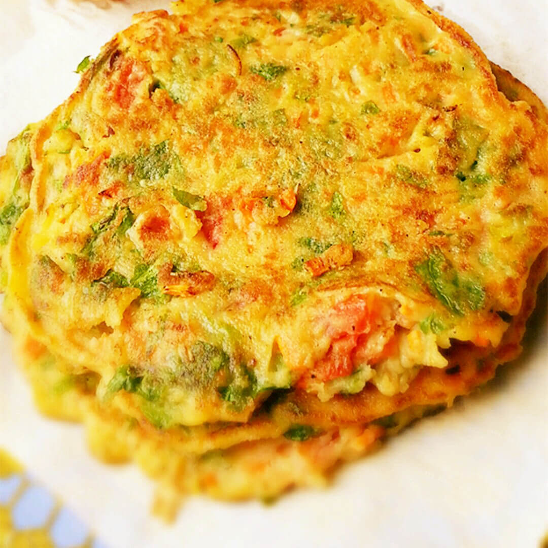 美味的芹菜叶卷火腿饼