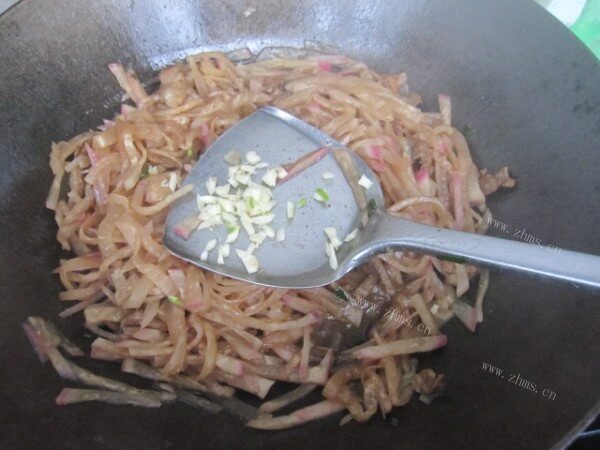 家常肉片炒萝卜丝做法图解8)