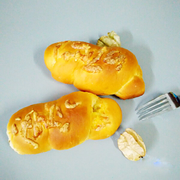 美味的玉米胡萝卜夹心面包