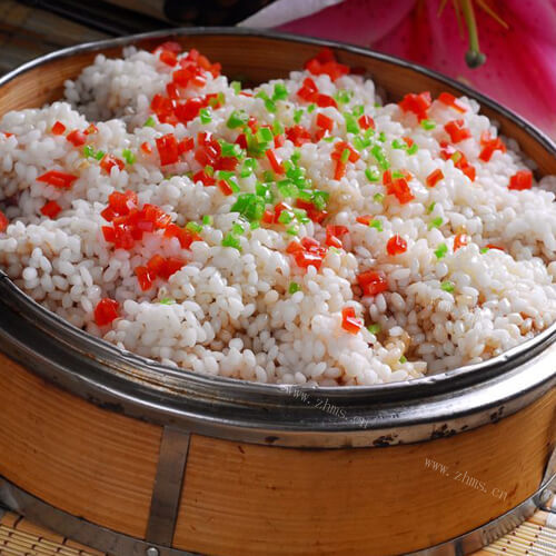 可口美味的排骨红薯糯米饭